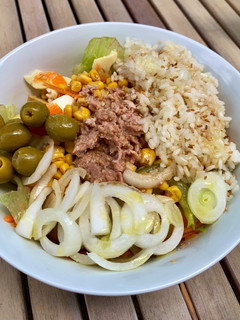 Una foto de Ensalada variada con atún