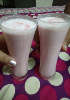 A picture of Rohafza creamy shake.