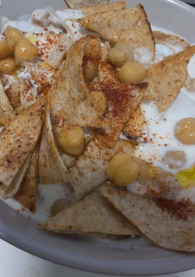 A picture of Hummus Fatteh.