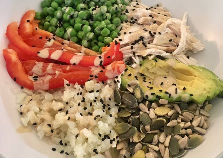 Easy Recipe: Yummy Cauliflower Rice Poke Bowl With Tahini Dressing 🥗