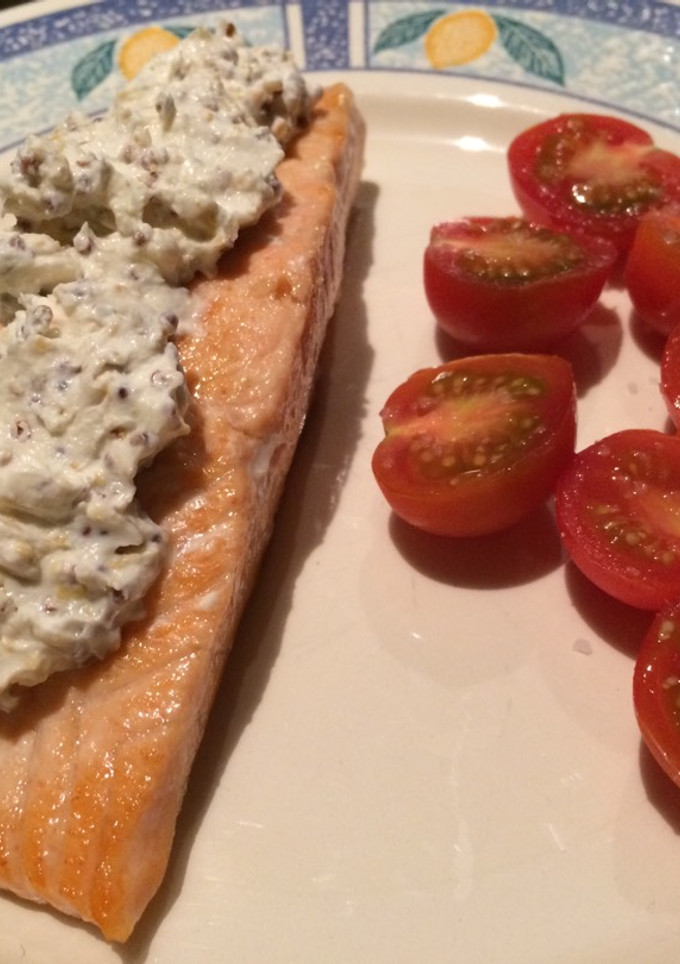 Una foto de Salmón a la plancha con queso Philadelphia y mostaza