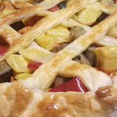 Rustic chicken and vegetable pie 5 pound meal A picture of Rustic chicken and vegetable pie 5 pound meal.