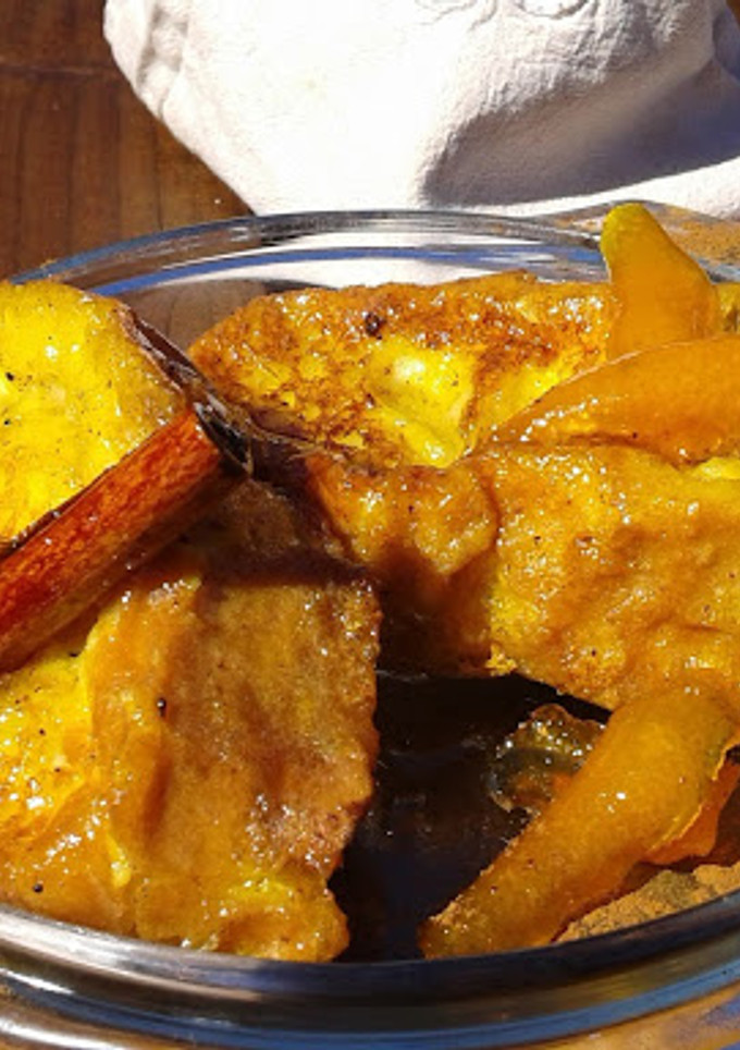 Una foto de Torrijas con aroma de naranja y almíbar de miel y canela