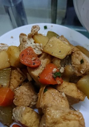 Hình của món Đậu hủ kho thập cẩm.