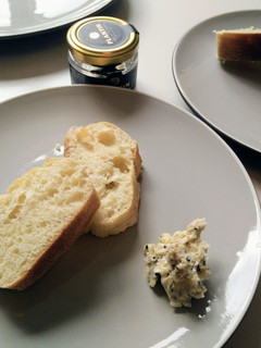 整顆松露奶油麵包-西式前菜idea-Truffle Butter Baguette 的食譜成品照片