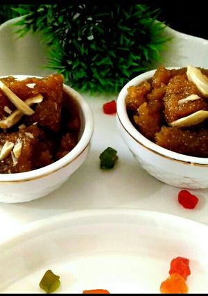 A picture of Apple and potato halwa.