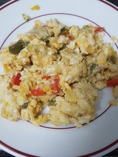 Una foto de Revuelto con pimientos y queso