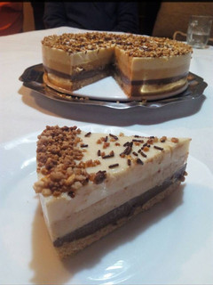 Una foto de Tarta de turrón dos chocolates con Thermomix