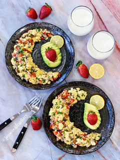 A picture of Ham and Mushrooms Scramble Eggs.