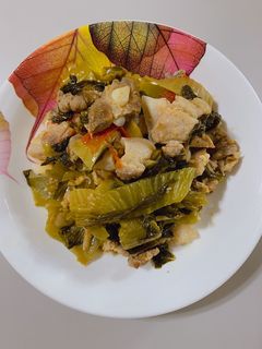 Hình của món Thịt ba chỉ kho dưa chua.