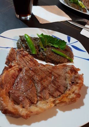 Una foto de T-bone con salsa de huitlacoche al mezcal