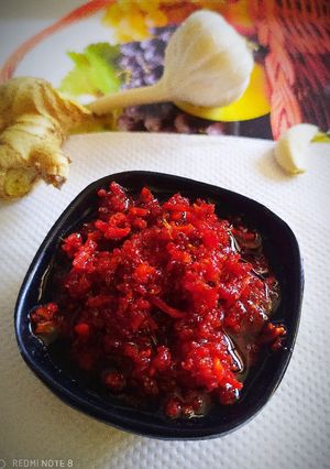 शेजवान चटणी (schezwan chutney recipe in marathi) रेसिपी चे मुख्य फोटो 