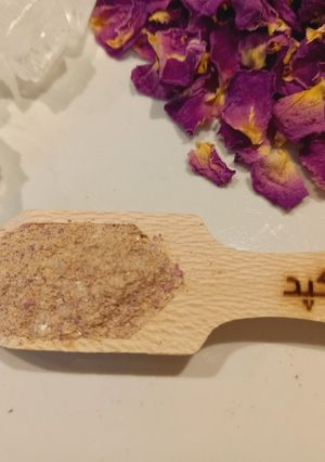 عکسی از دستور مسحوق گل محمدی و زنحبیل