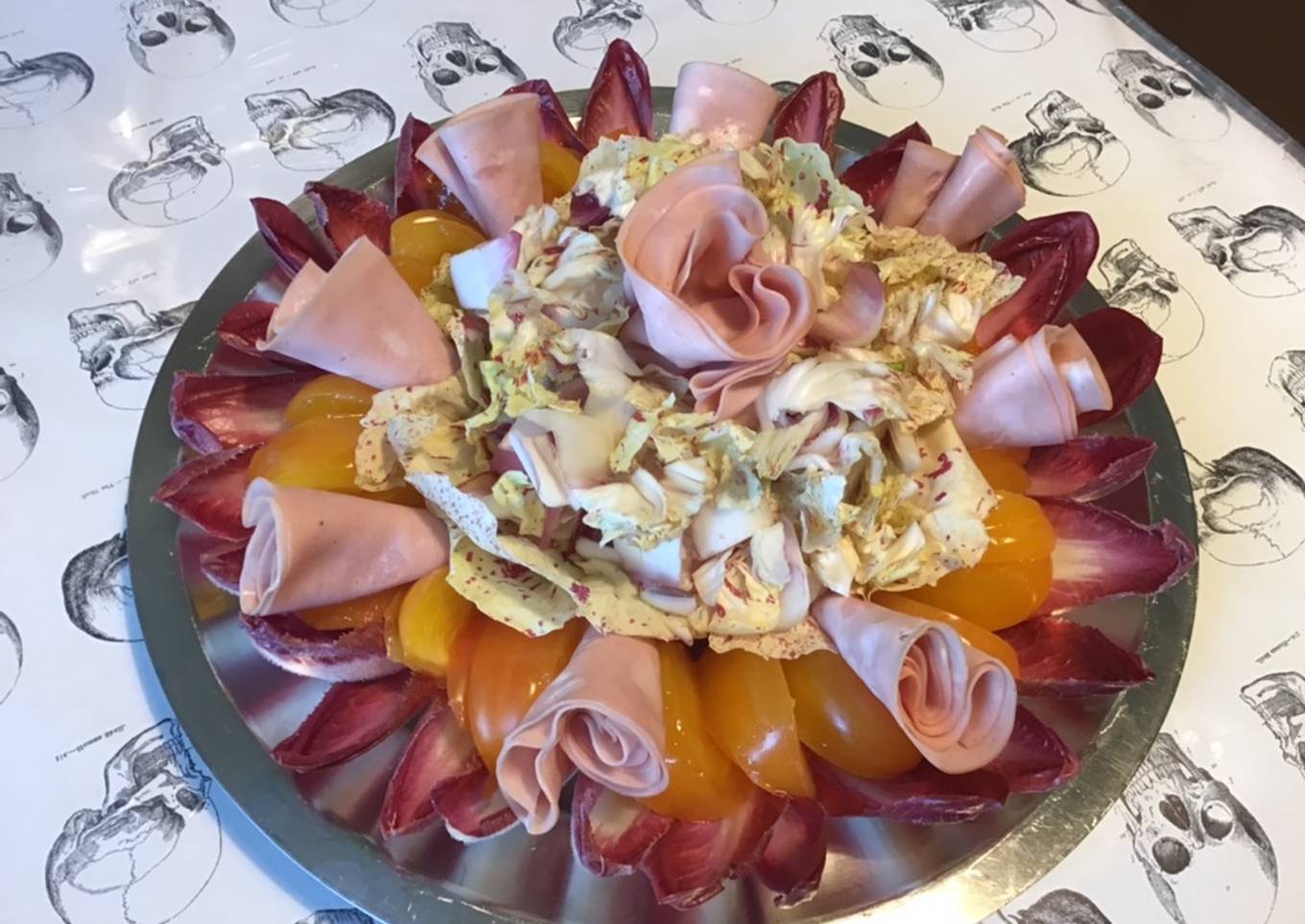 Salade composée à la mortadelle (tomates ananas,endives rouges et castelfranco)