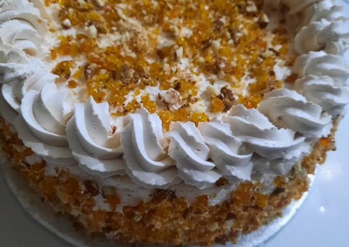 Red Ribbon Bakeshop USA - Soft light chiffon cake layered coffee crunch and  topped with honeycomb candy makes for a tempting cake by Red Ribbon.  Perfect with coffee on beautiful summer days. |