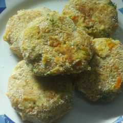 Una foto de Croquetas de brócolis, zanahoria y queso !!