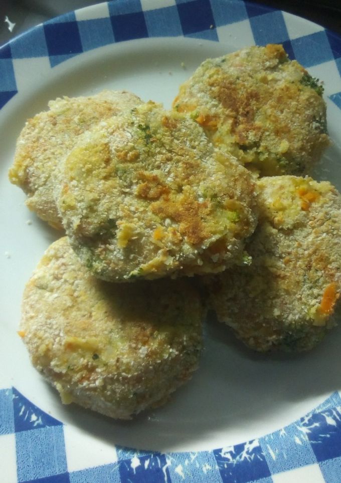 Una foto de Croquetas de brócolis, zanahoria y queso !!
