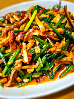 醬爆豆乾肉絲炒韭菜花(創意料理) 的食譜成品照片