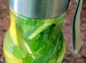 A picture of Detox Water / Spa Water / Infused Water On The Go.