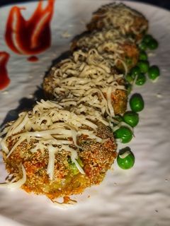 कुरकुरीत मटार-चीझी पॅटीस (matar cheese patties recipe in marathi) रेसिपी चे मुख्य फोटो