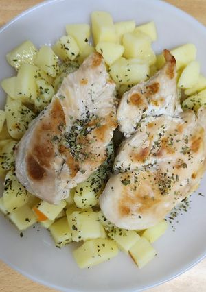 Una foto de Supremas a la plancha con papitas