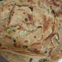 A picture of Chilli garlic lachha paratha.