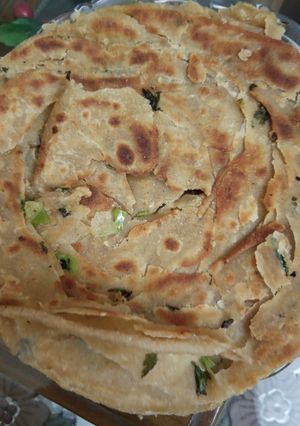 A picture of Chilli garlic lachha paratha.