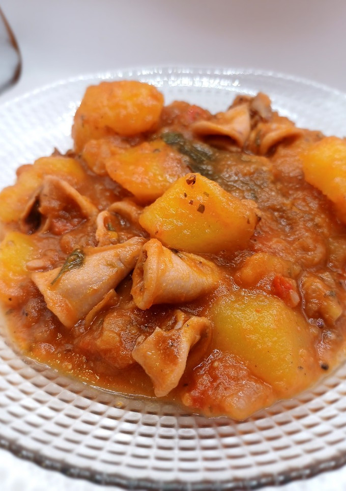 Una foto de Calamares a la sidra con patatas