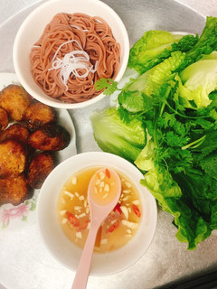 A picture of Grilled Pork with Brown Rice Vermicelli.