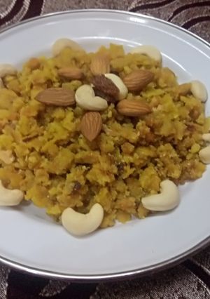 A picture of Makki ki roti ki churi.