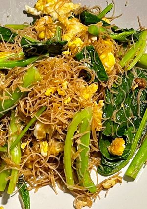 A picture of Stir-Fried Brown Rice Vermicelli with Scrambled Eggs (Pad See Ew).
