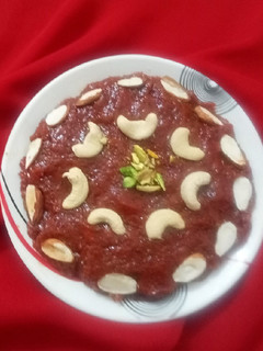 ગાજર નો હલવો (Gajar Halwa Recipe in Gujarati) રેસીપી મુખ્ય ફોટો