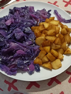 Una foto de Lombarda con manzana caramelizada