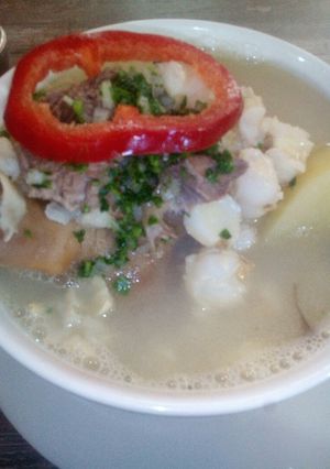 Una foto de Caldo de cabeza con Mote