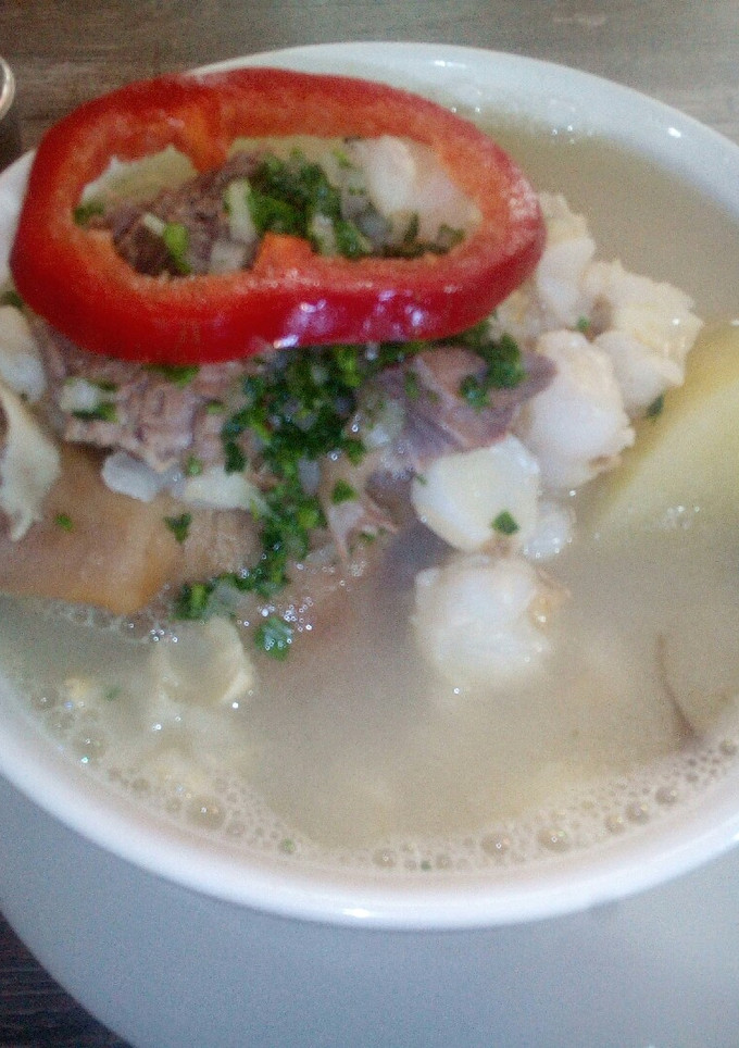 Una foto de Caldo de cabeza con Mote
