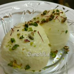 A picture of Creamy Mango Yoghurt ice-cream.