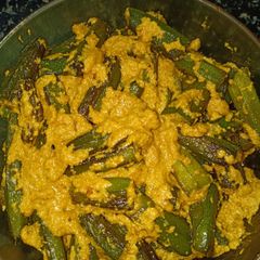 A picture of Lady's  finger poppy seeds stir fry.