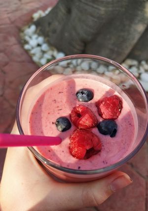 Una foto de Smoothie de frutos rojos con leche de coco