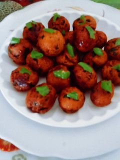 મેથીના મુઠીયા (Methi Muthia Recipe In Gujarati) રેસીપી મુખ્ય ફોટો