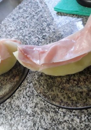 Una foto de Melón con jamón natural