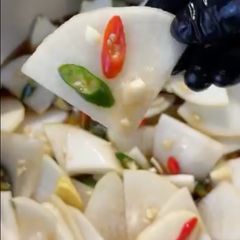 A picture of Spicy Pickled Radish.