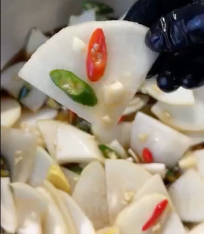 A picture of Spicy Pickled Radish.