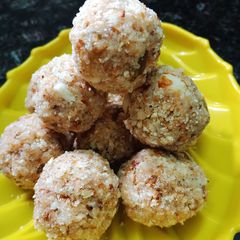 A picture of Dry fruits ladoos.