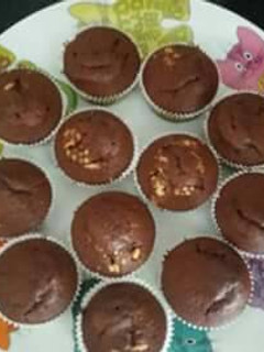 Una foto de Magdalenas de chocolate rellenas de chocolate blanco