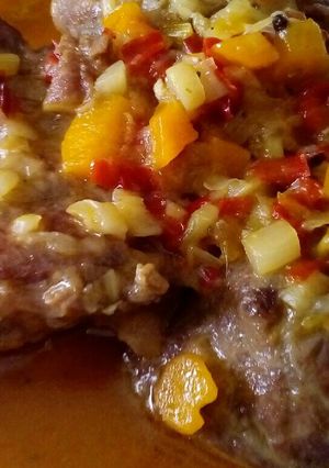 Una foto de Carrilleras en sofrito de verduras