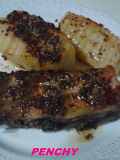 Una foto de Costillas de cerdo asadas a la mostaza antigua y miel de flores