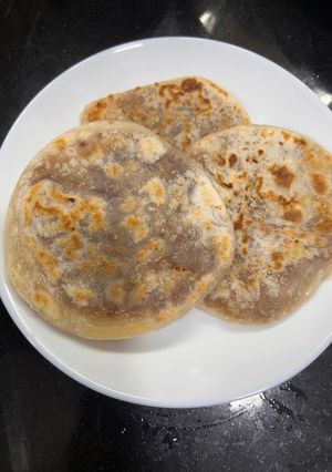 A picture of Mini peanut puri.
