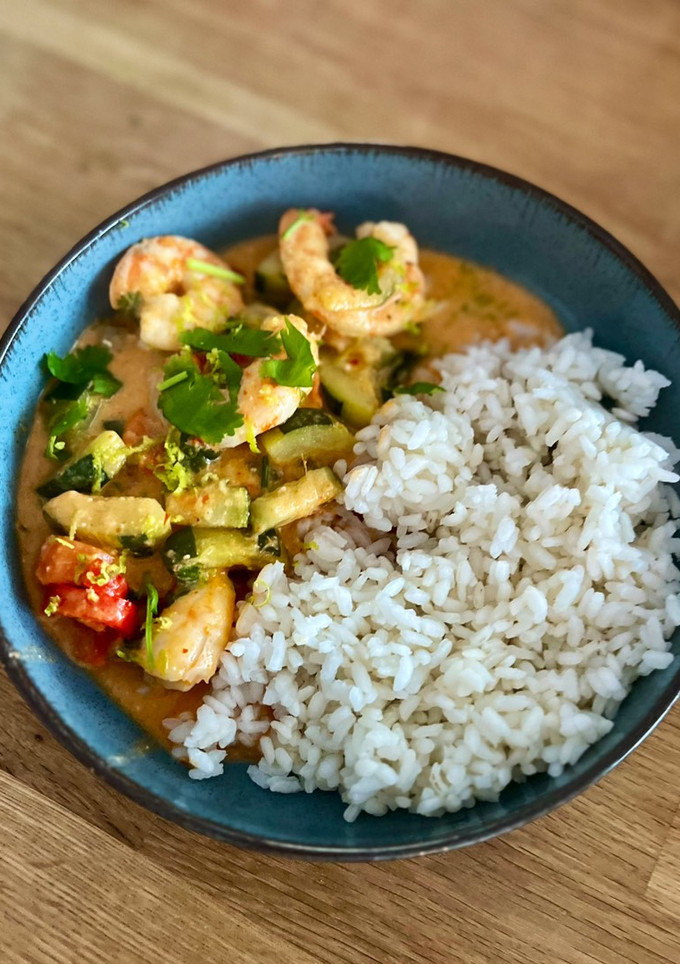 Una foto de Curry de langostino estilo tailandés | Batch Cooking