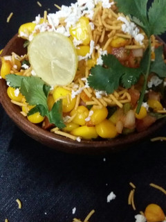 चटपटी तीखी कॉर्न चाट(Chatpati tikhi corn chaat recipe in Hindi) रेसिपी मुख्य फोटो