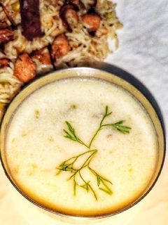 दही-बेसन कढी (dahi besan kadhi recipe in marathi) रेसिपी चे मुख्य फोटो
